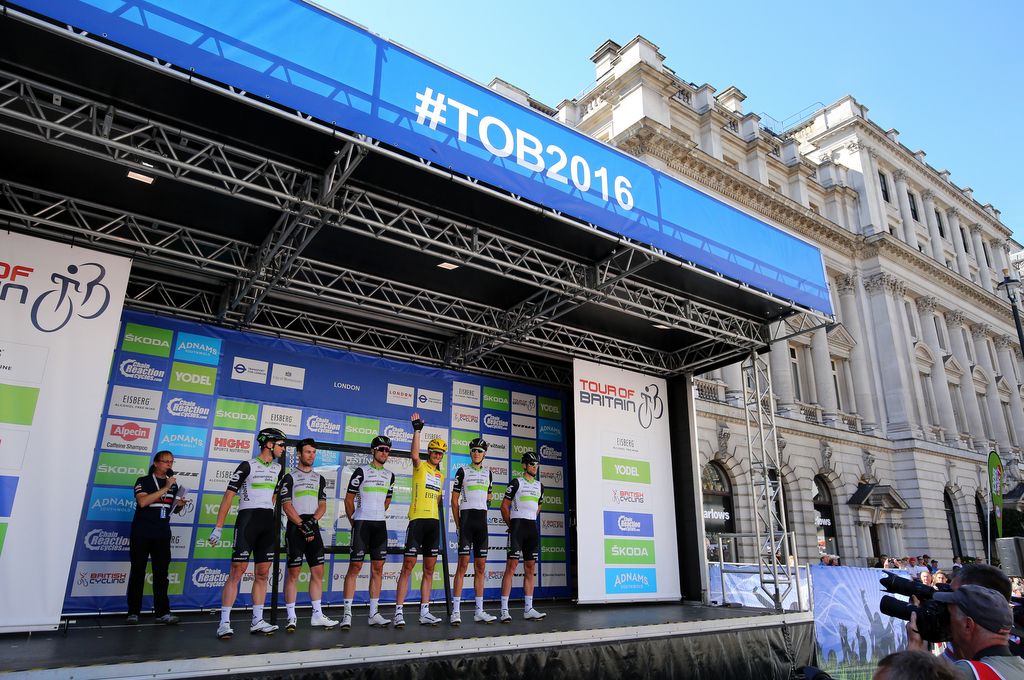 Dimension Data with Steve Cummings are presented to the crowds
