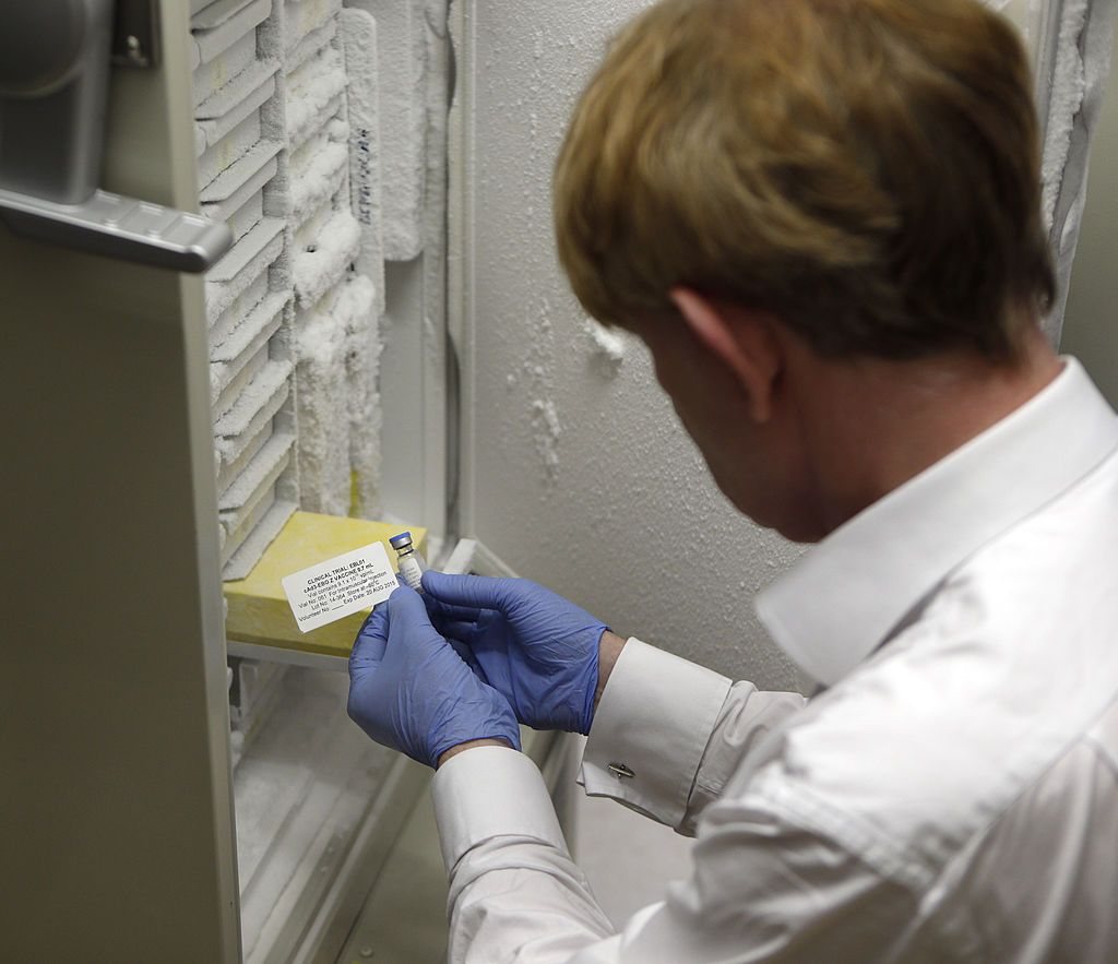 Oxford researchers test Ebola vaccine