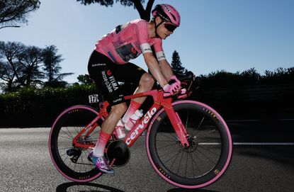Jonas Vingegaard riding his custom 'Rosa' Cervelo S5 with pink tyres, helmet and jersey on the final stage in Rome of the 2026 Giro d'italia. Shortly before being only the 8th Man in history to win all three grand tours. 