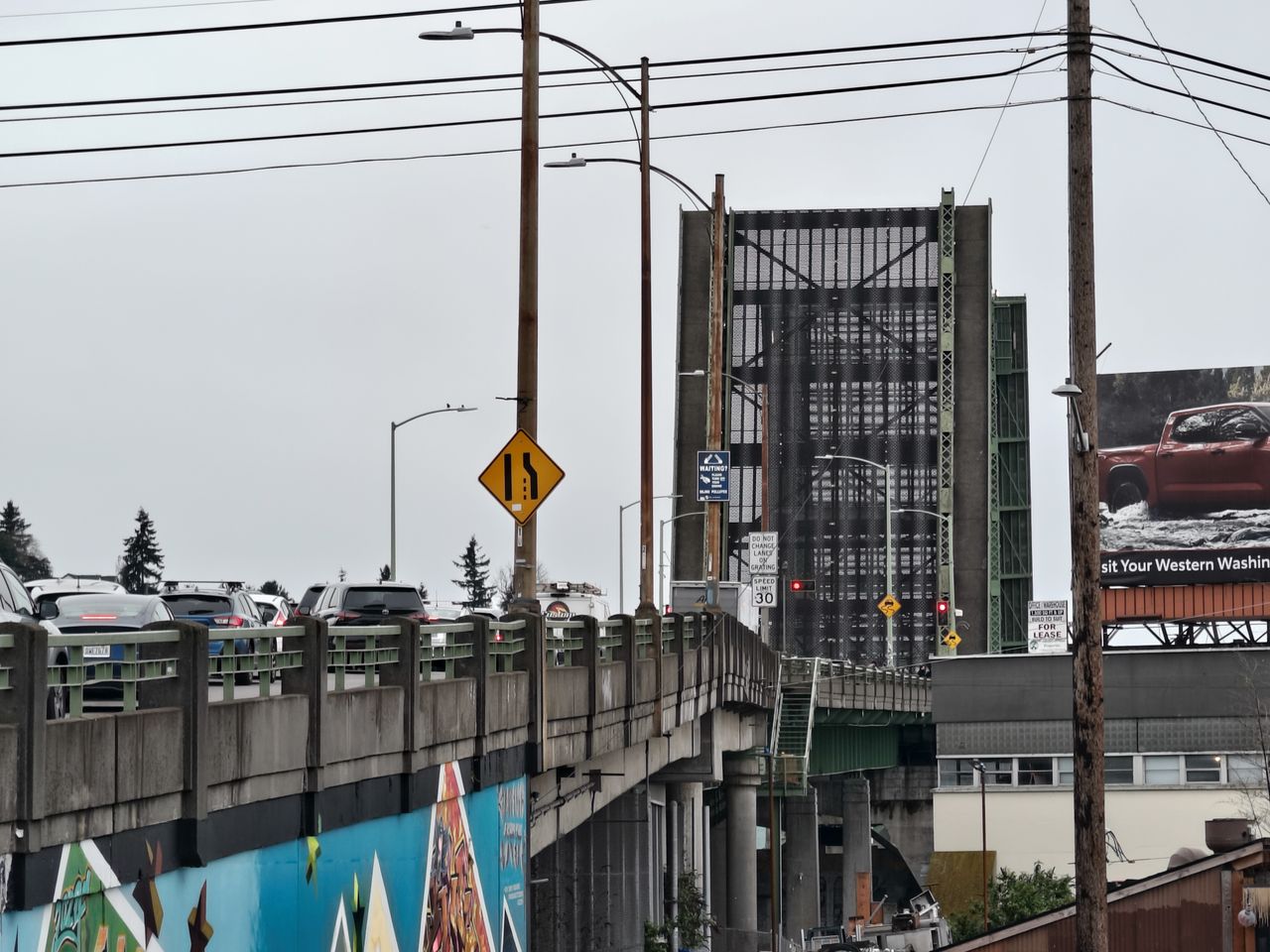 A raised bridge (6x zoom)