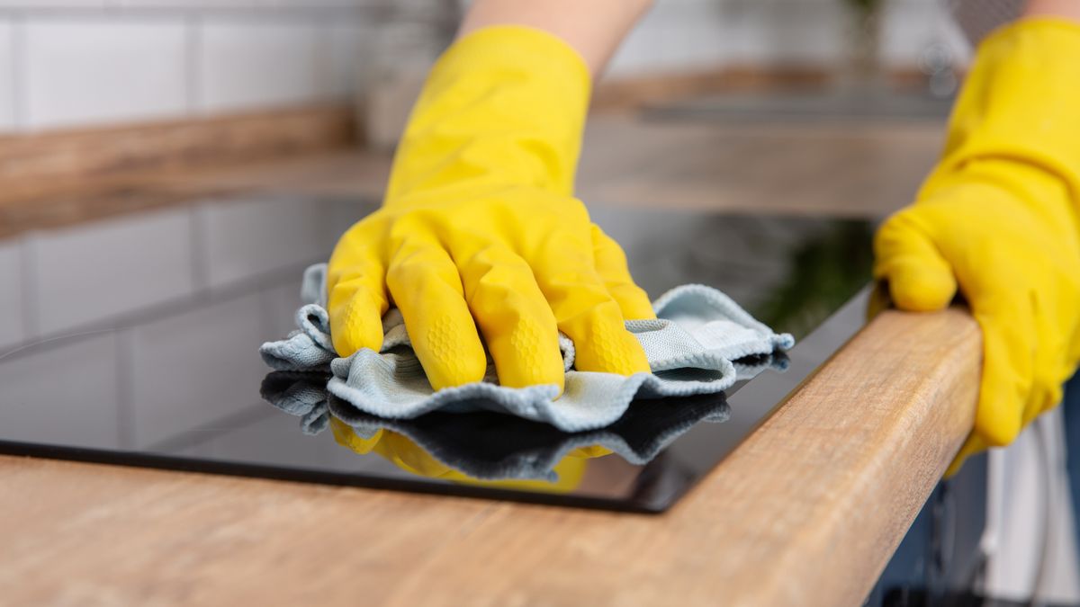 Cleaning glass stove