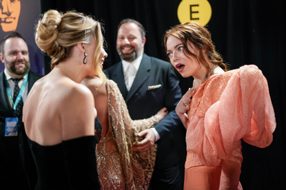 Margot Robbie And Emma Stone's Red Carpet Gossiping Is Going Viral