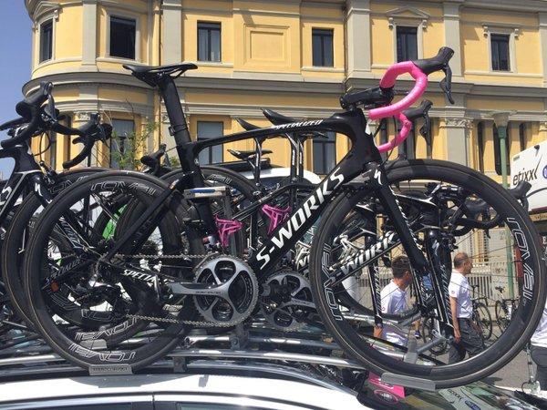 Marcel Kittel has special pink bar tape and bottle cages
