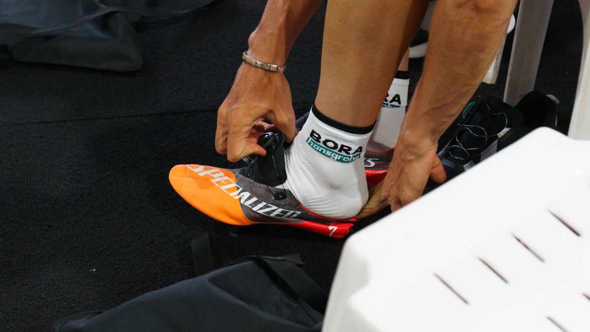 A prototype shoe from Specialized with a lightweight upper was spotted being used by the team