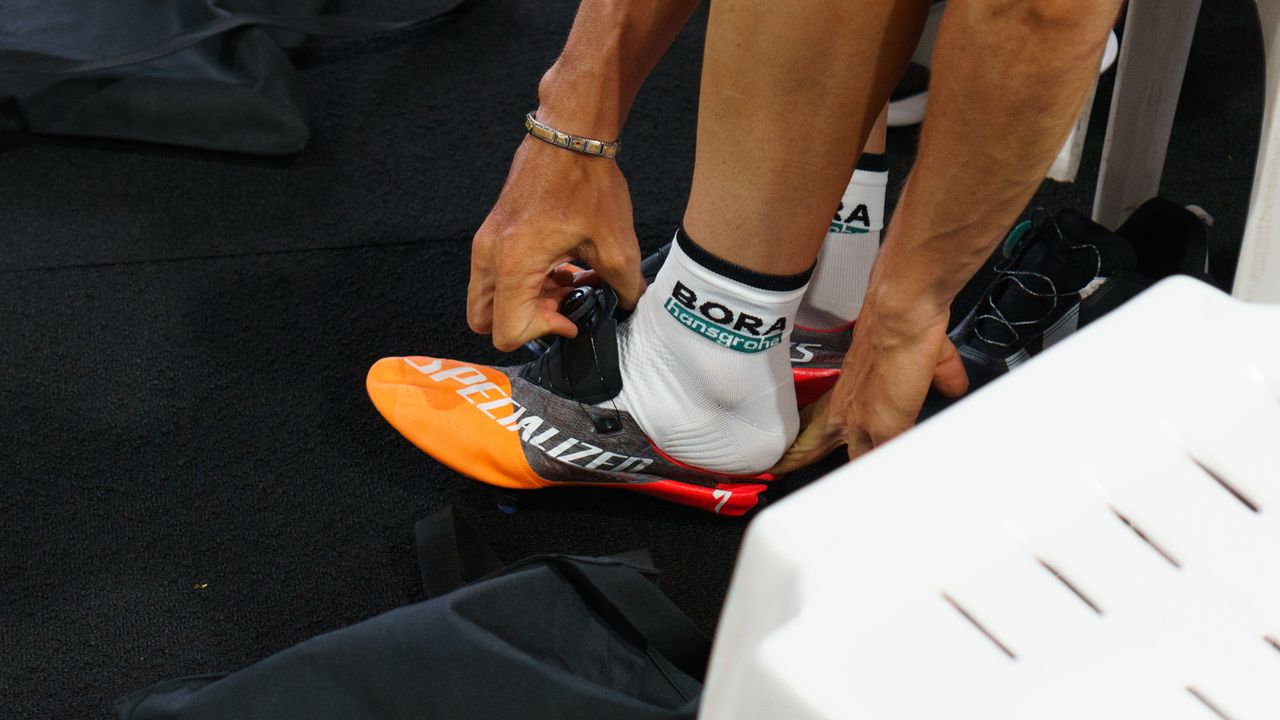 A prototype shoe from Specialized with a lightweight upper was spotted being used by the team