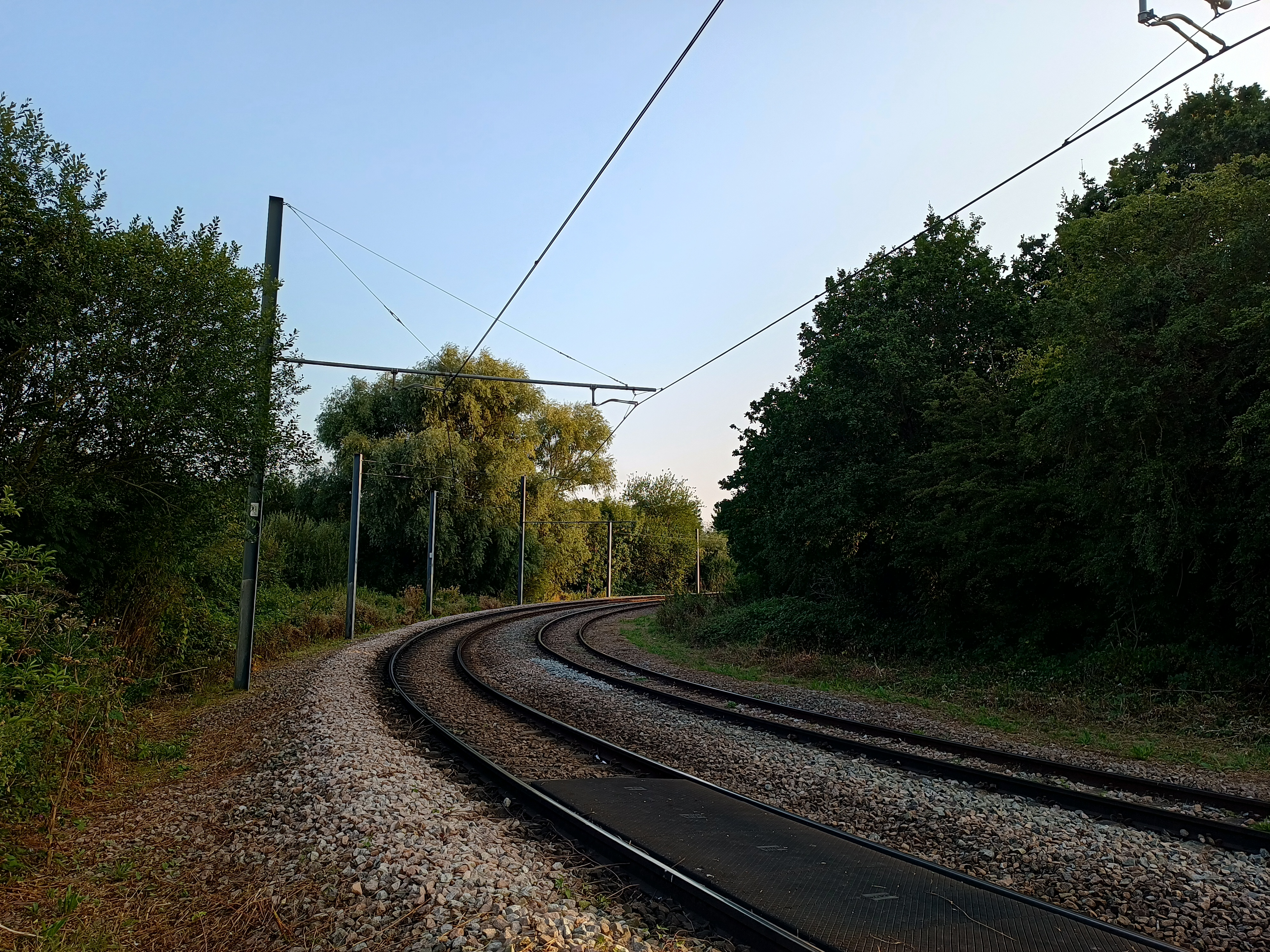 A photo of a railway line taken by the Motorola Edge 20 Lite