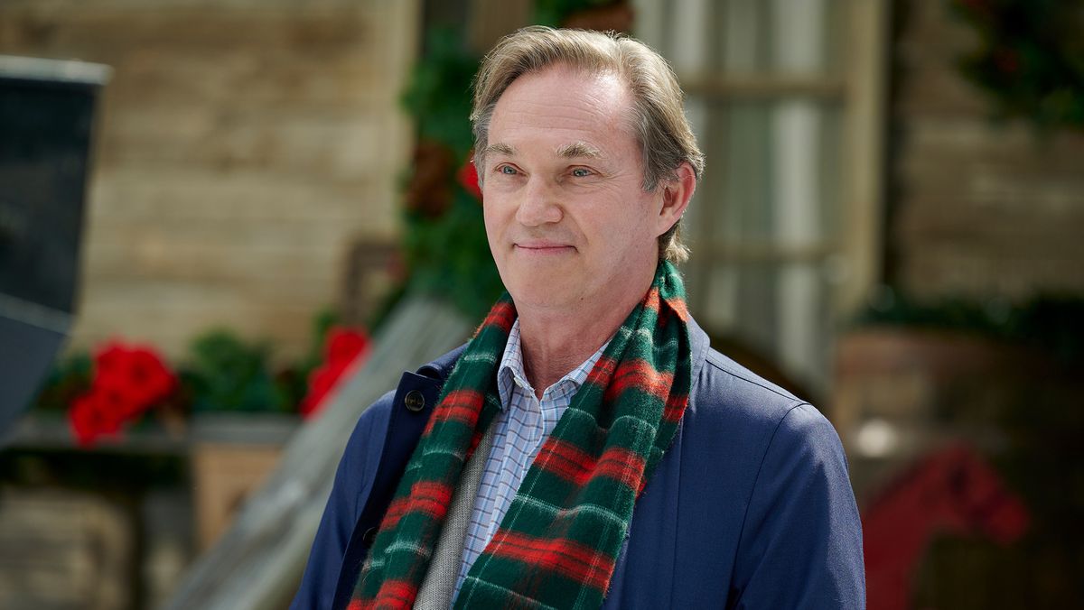 Richard Thomas on the set of The CW&#039;s &#039;The Waltons&#039; Homecoming&#039;