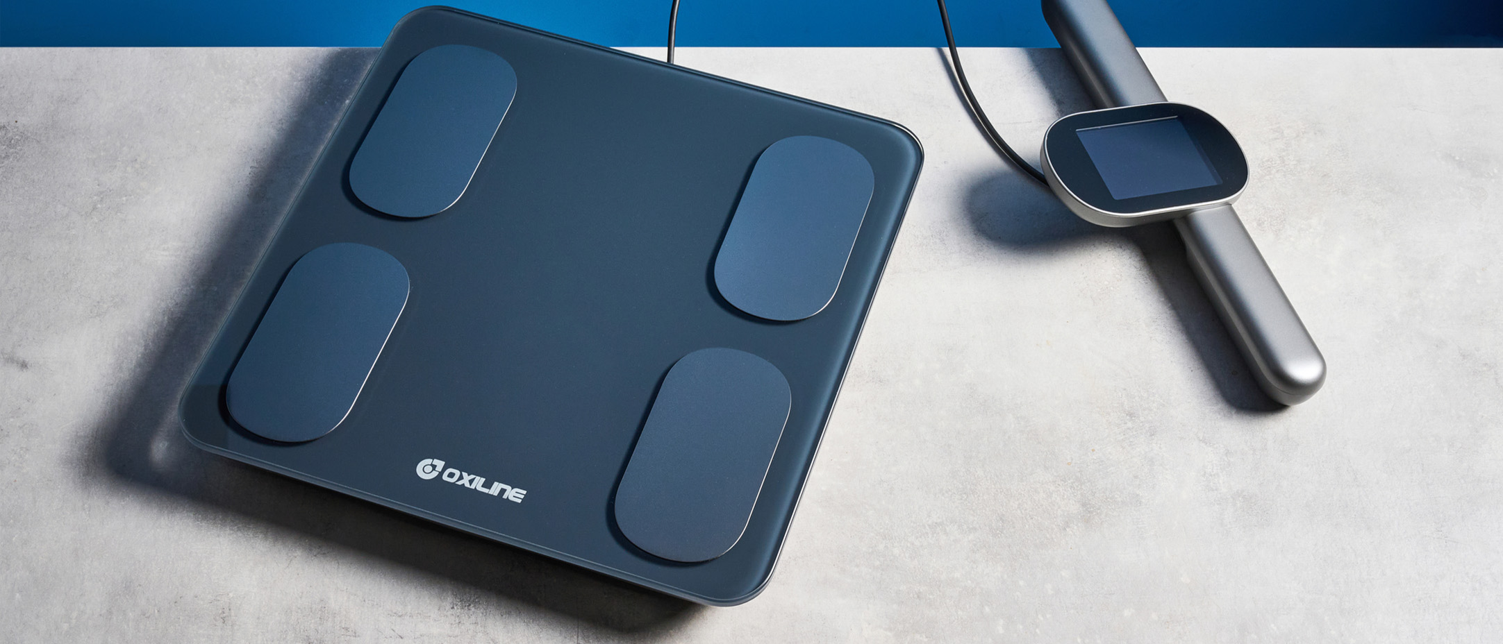 the oxiline scale md pro with the handle on a beige table