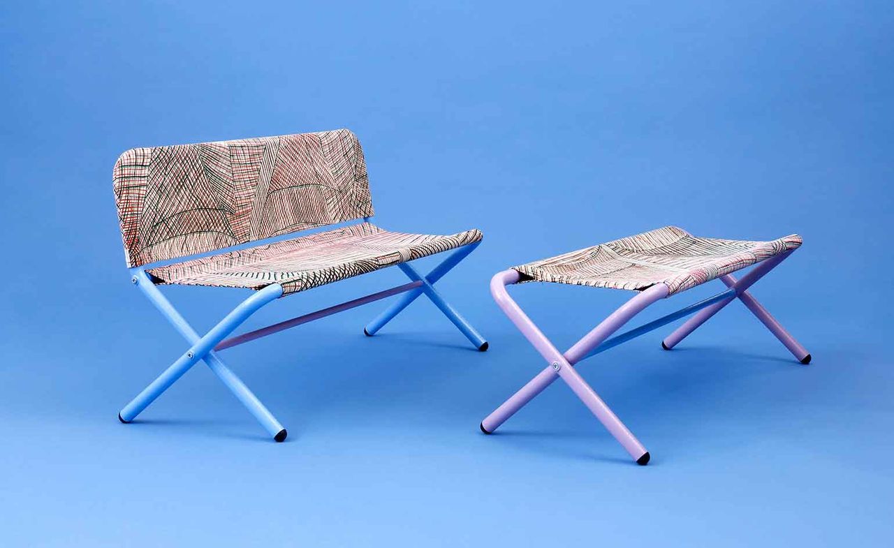 Two foldable benches, one with back and one without, featuring light blue and lilac metal frames and textile seats printed with striped patterns