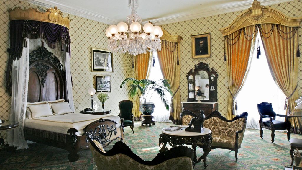 Can Donald Trump and Melania Trump Redecorate the White House Rules