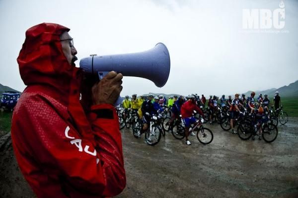Racers get their instructions