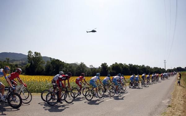 The peloton race towards the finish in Bourg-les-Valence
