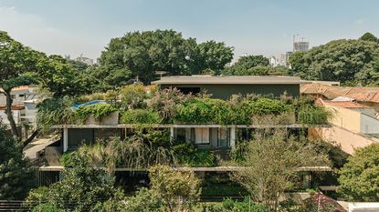 111 House _ Rodrigo Oliveira _ Isay Weinfeld, a São Paulo house engulfed in greenery on all levels, nature takes over