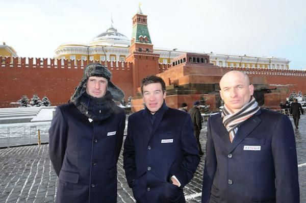 Karpets shows his hat while Serguei Ivanov shows how hard he is without one