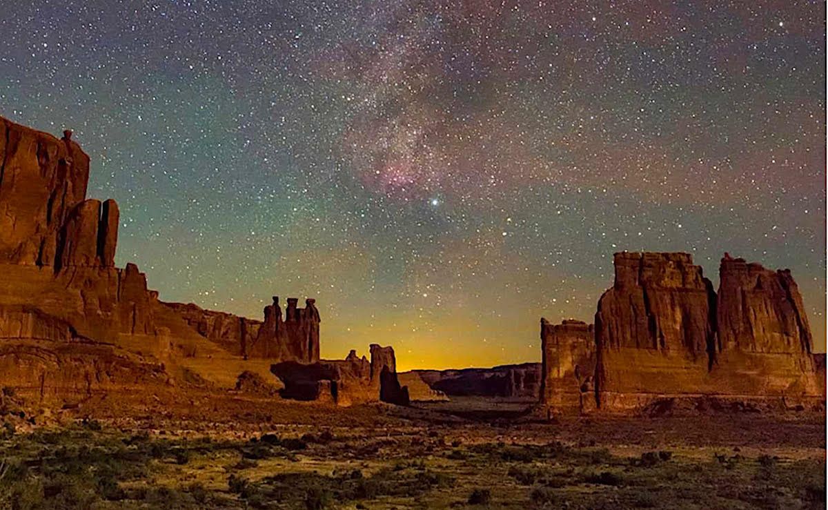 National Geographic New Stargazer’s Atlas to zapierający dech w piersiach przewodnik po wszechświecie (wyłącznie)