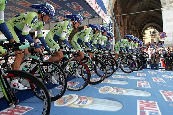 Liquigas launches down the start ramp