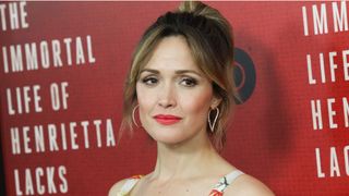 Rose Byrne mother of the bride hairstyle