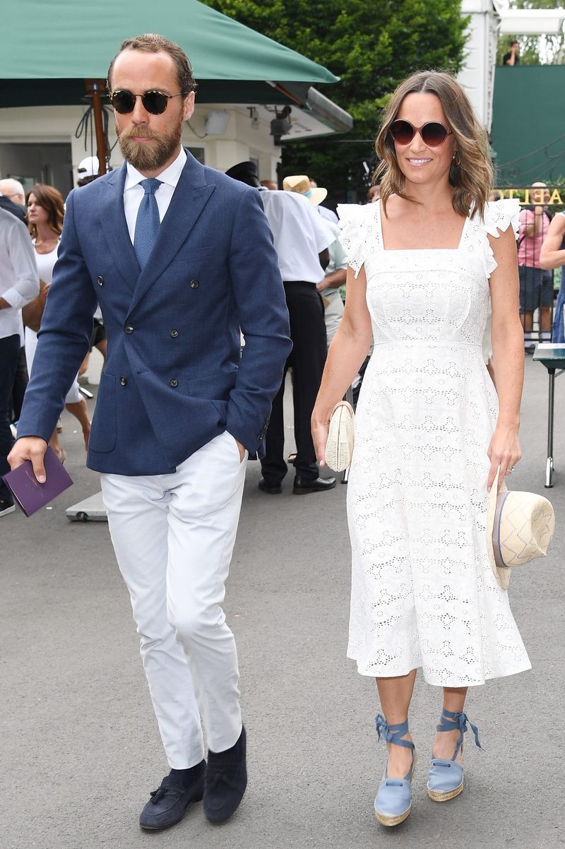 White, Clothing, Fashion, Eyewear, Sunglasses, Street fashion, Dress, Footwear, Suit, Event,