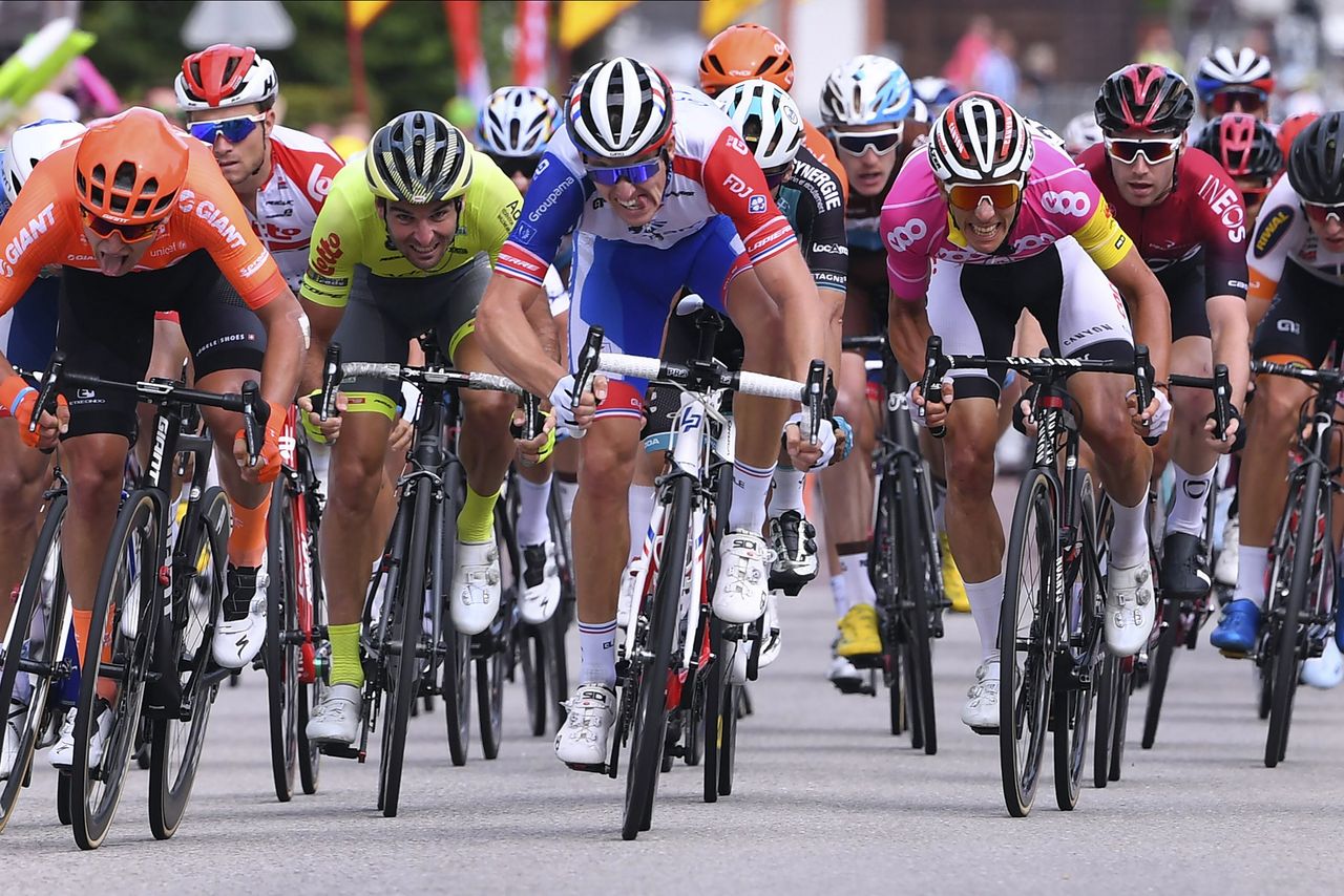The sprint on stage 4 of Tour de Wallonie