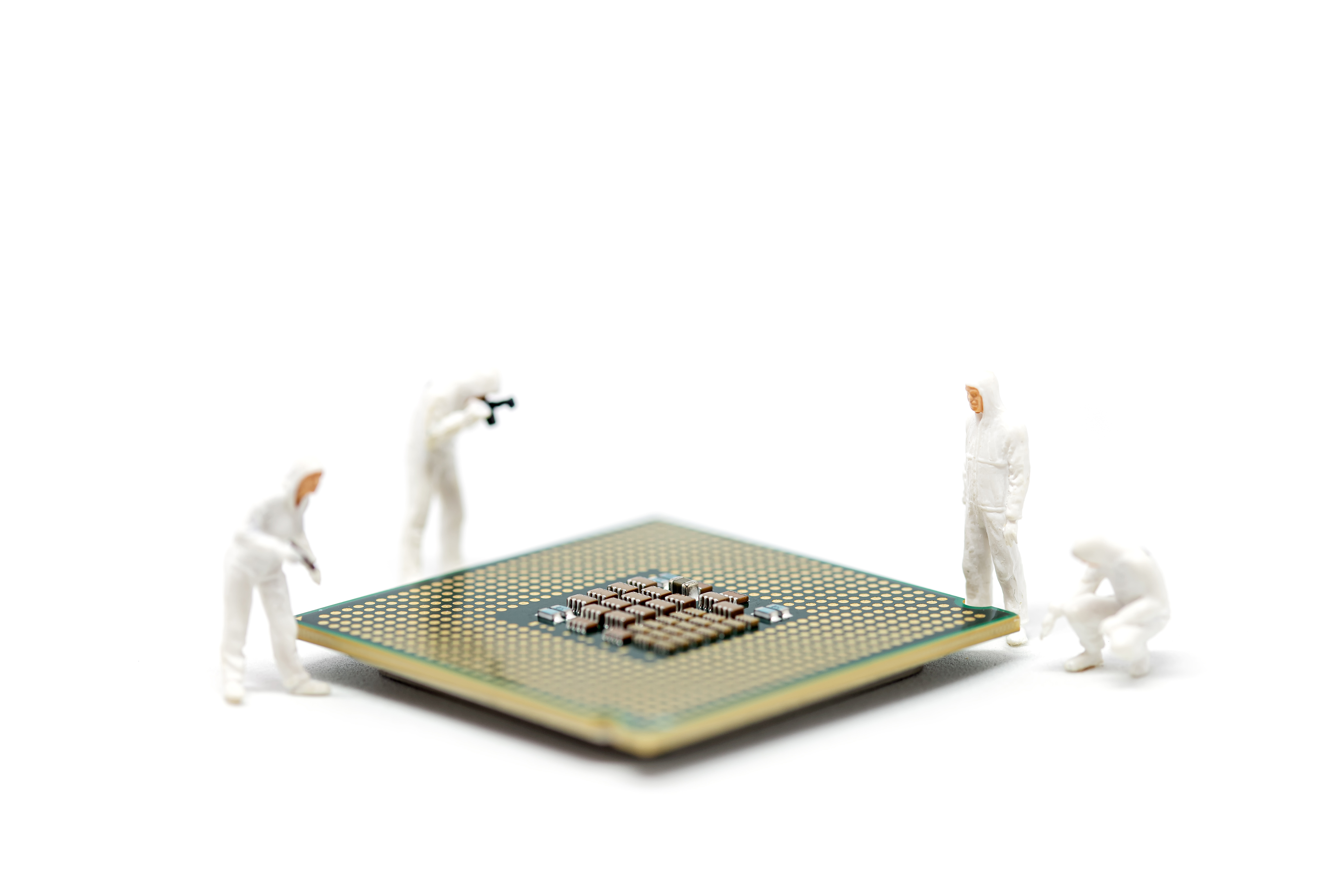 people lifting a cpu