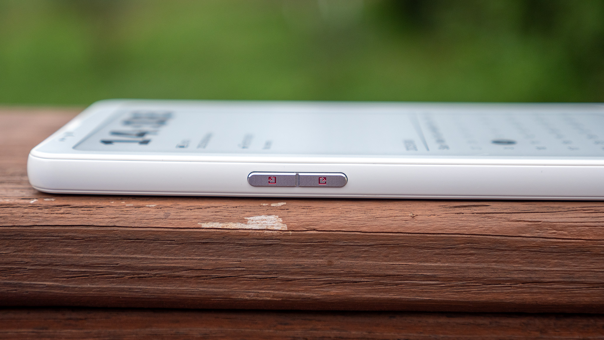 The customizable keys on the left side of the Bigme HiBreak Pro E Ink smartphone