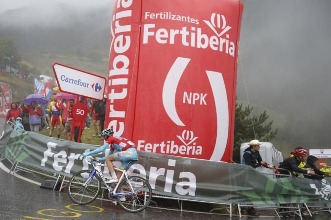 Vincenzo Nibali (Astana) climbs to the finish at Collada de la Gallina