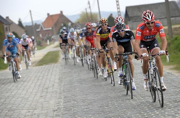 A much reduced peloton went in pursuit of the breakaway after the Patersberg