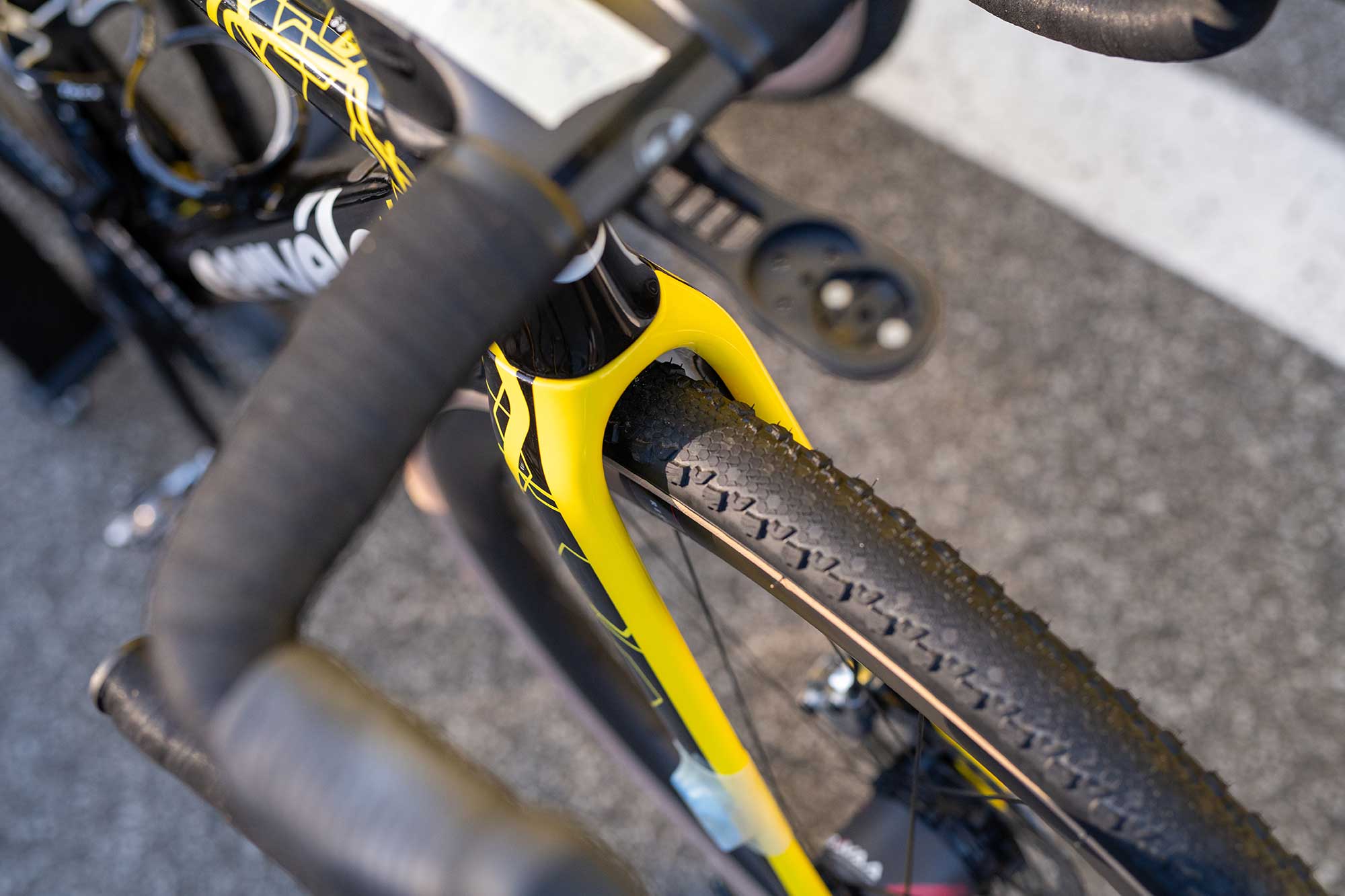 The Gravaa self-inflating tyre system paired with a set of gravel tyres.