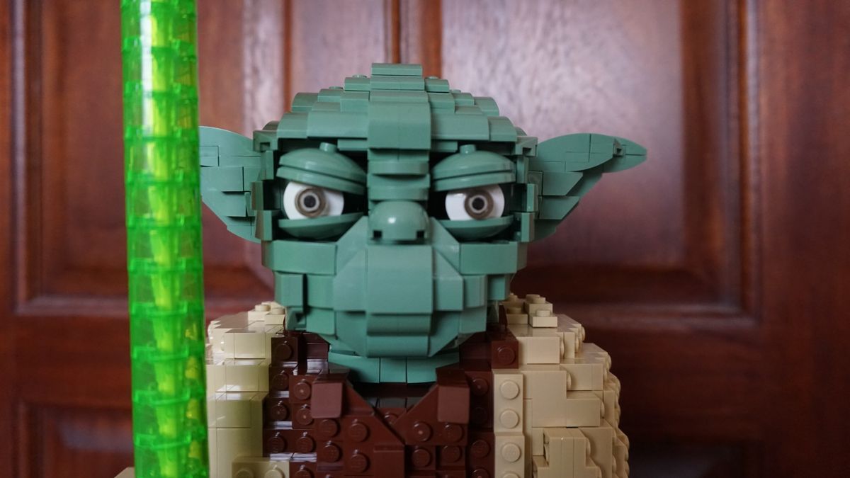 Lego Star Wars Yoda_face close up angry_Kimberley Snaith
