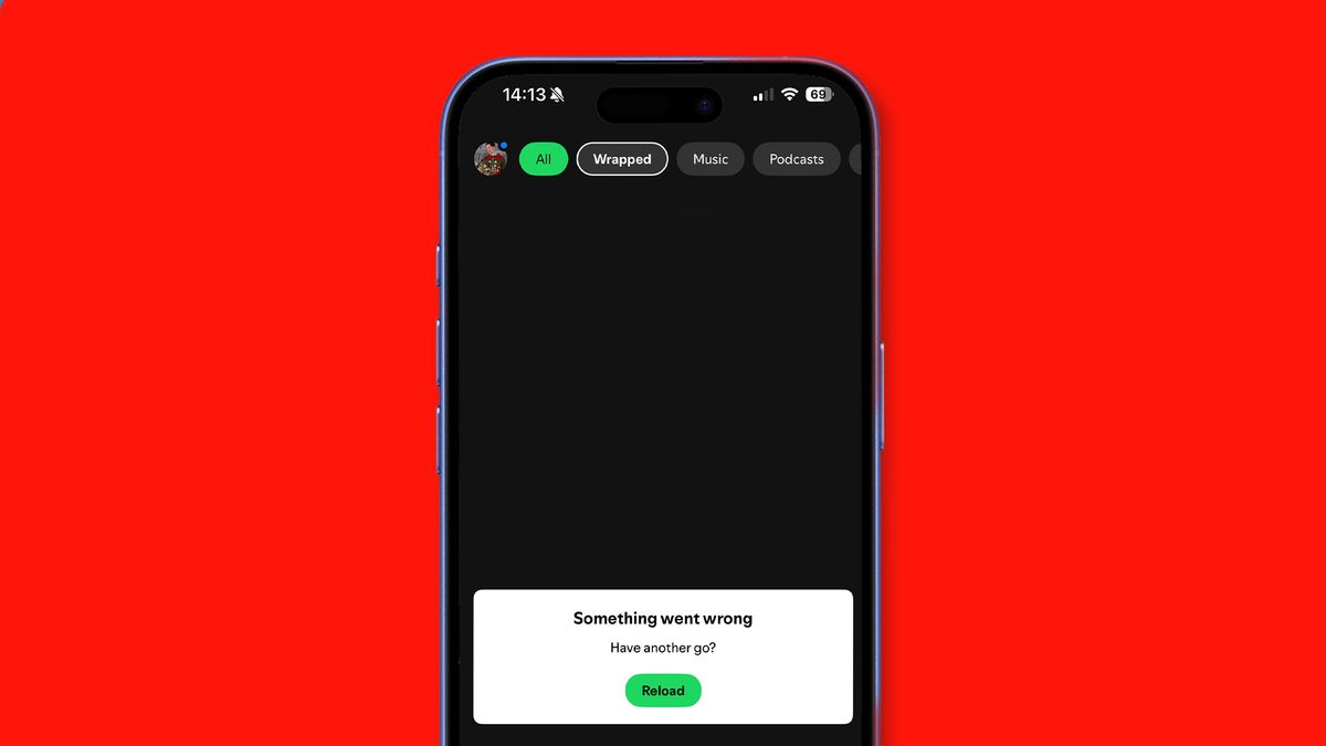 Spotify त्रुटि सन्देश देखाउँदै रातो पृष्ठभूमिमा फोन