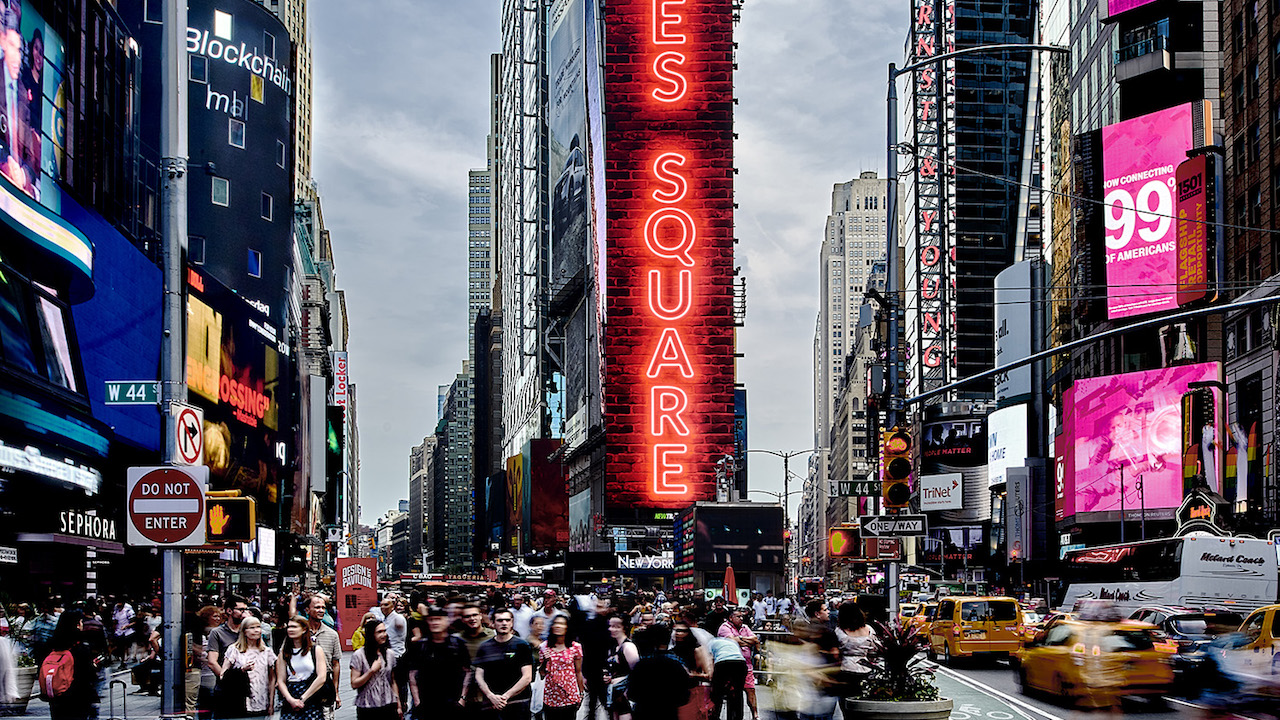 Samsung Electronics recently completed an expansive five-screen LED display installation on One Times Square using the company’s SMART LED Signage XPS Series. 