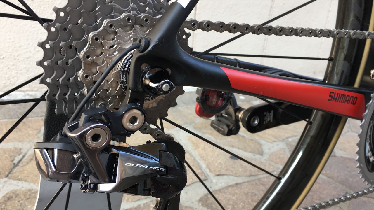 Electronic Shimano Dura-Ace 9150 derailleurs and a Dura-Ace cassette and chain combination for Dumoulin