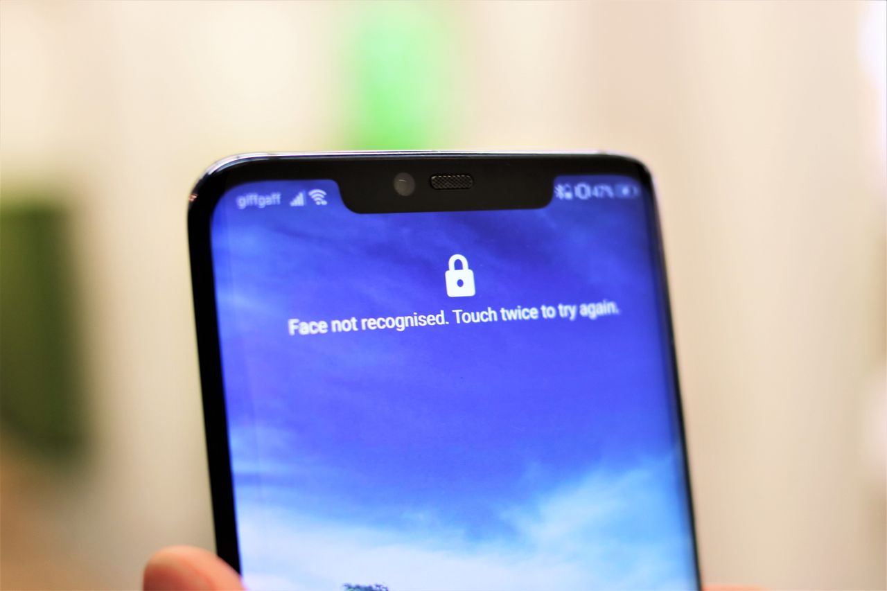 Huawei Mate 20 Pro front camera
