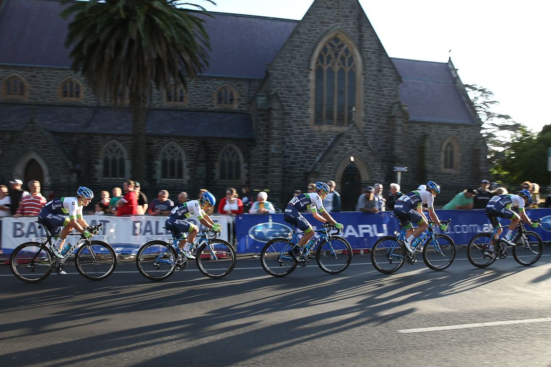 The sun comes down just as the men's race kicks off