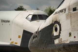 Shuttle Discovery Arrives at Udvar-Hazy
