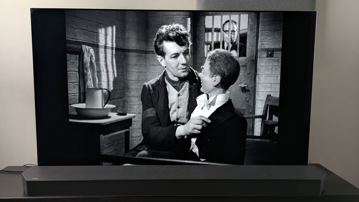 A shot of Maxwell and his dummy Hugo from the Dead of Night (1945) 4K Blu-ray on the LG G5 screen