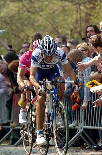 Roberto Petito (Fassa Bortolo) struggles to hold them on the Bosberg