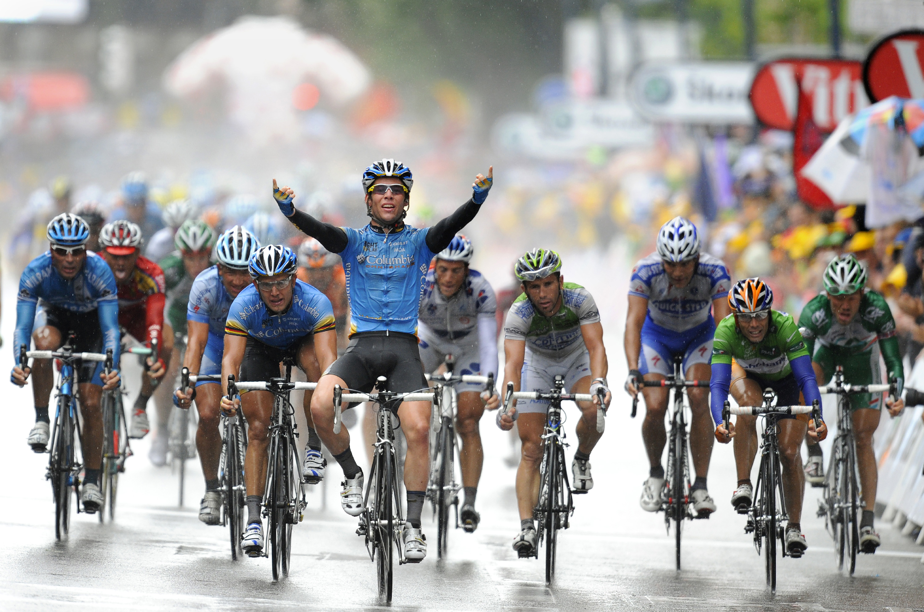 Cycling : Tour De France, Stage 8Arrival, Cavendish Mark (Gbr) Celebration Joie Vreugde, Ciolek Gerald (Ger), Casper Jimmy (Fra), Freire Oscar (Esp) Green Jersey, Erik Zabel (Ger), Steegmans Gert (Bel) /Figeac - Toulouse (172,5 Km), Ronde Van Frankrijk, Tdf, Etape Rit, (C)Tim De Waele (Photo by Tim De Waele/Getty Images)