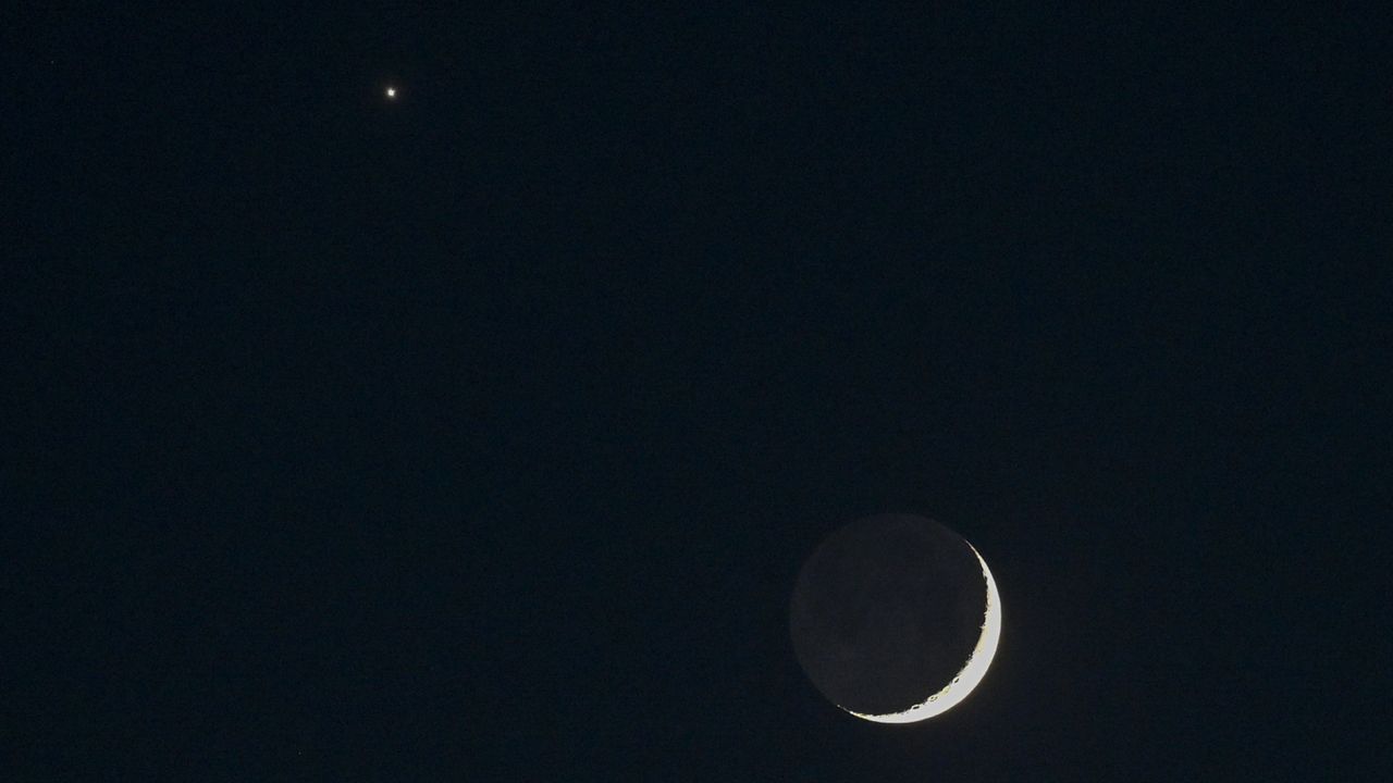 Don't miss Venus shine beside the crescent moon at sunset tonight