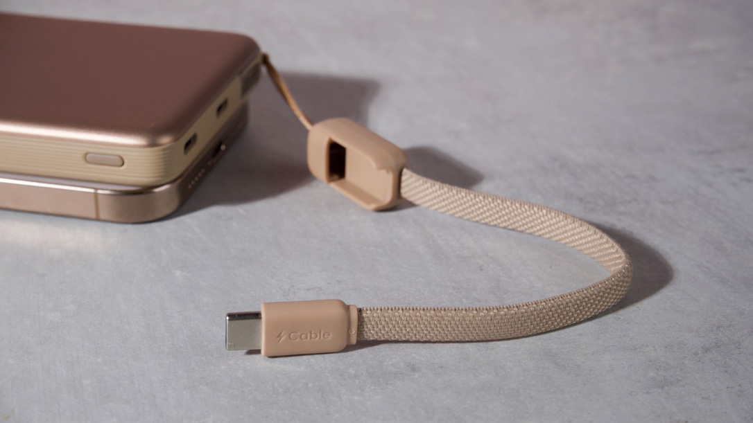 The Iniu SnapGo Air 10000mAh Power Bank with its handle unplugged to reveal the hidden USB-C cable.
