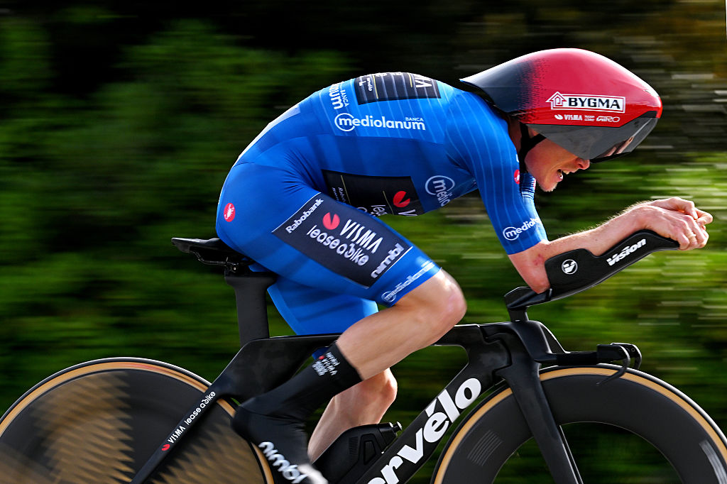 MASSA, ITALY - MAY 19: Jonas Vingegaard of Denmark and Team Visma | Lease a Bike - Blue Mountain Jersey competes during the 109th Giro d&amp;apos;Italia 2026, Stage 10 a 42km individual time trial stage from Viareggio to Massa / #UCIWT / on May 19, 2026 in Massa, Italy. (Photo by Tim de Waele/Getty Images)