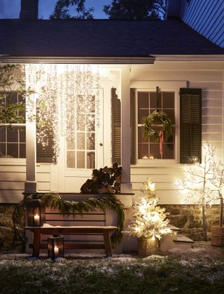 Christmas lighting ideas for outdoors on the porch