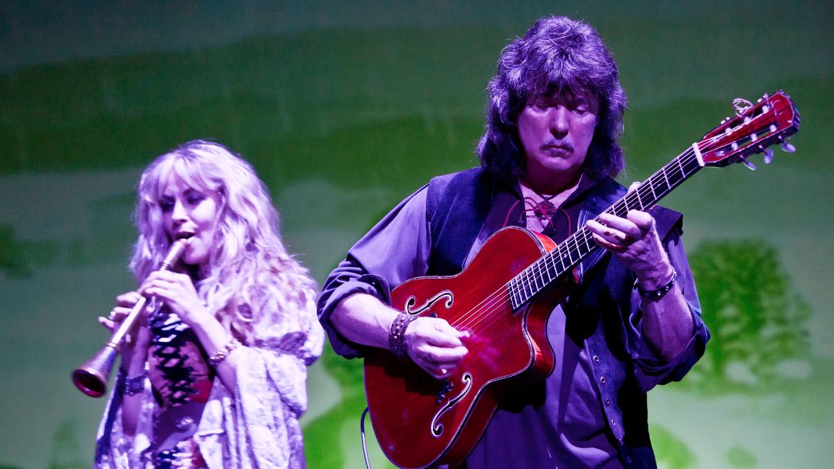 Ritchie Blackmore on stage with Blackmore&#039;s Night