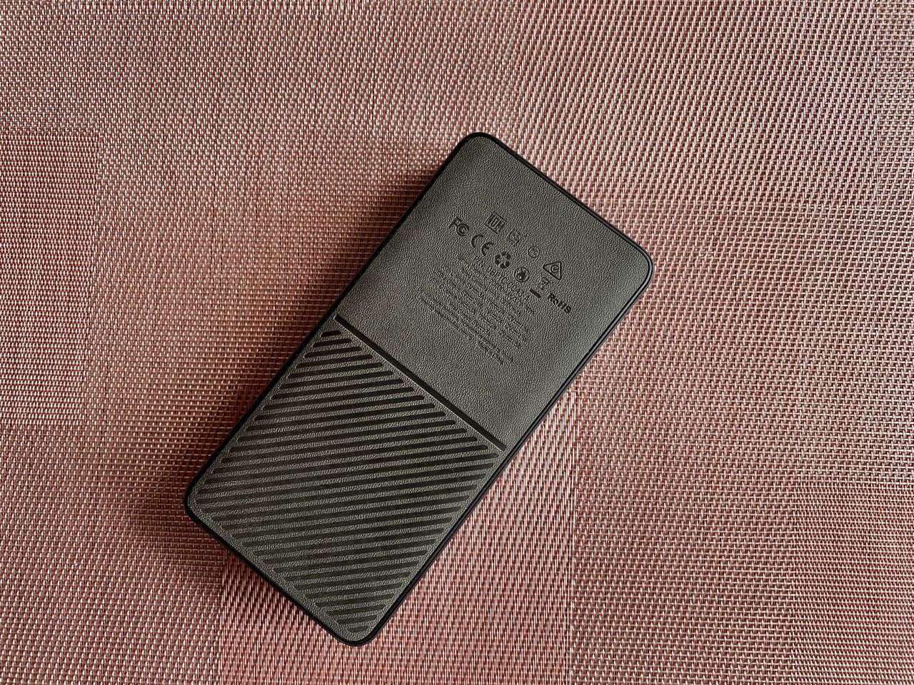 Otterbox Fast Charge Power Bank Back