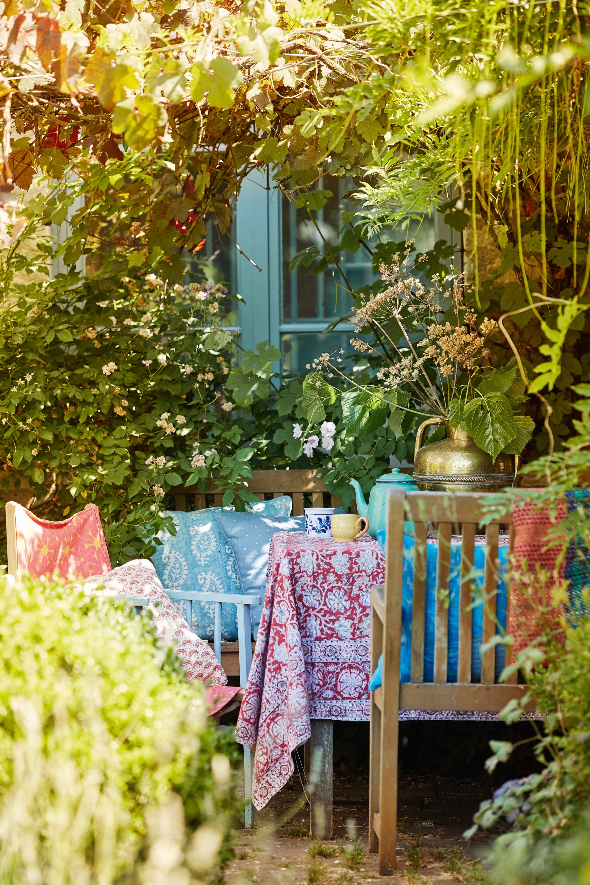 Traditional outdoor dining spaces: 19 beautiful ideas for your garden ...