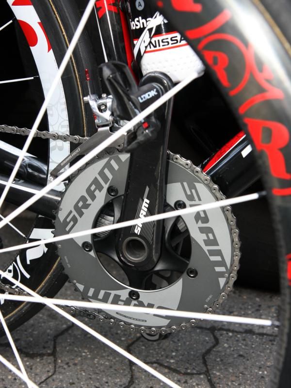 RadioShack sprinter Robbie McEwen is using SRAM's S900 crank instead of the standard Red model.
