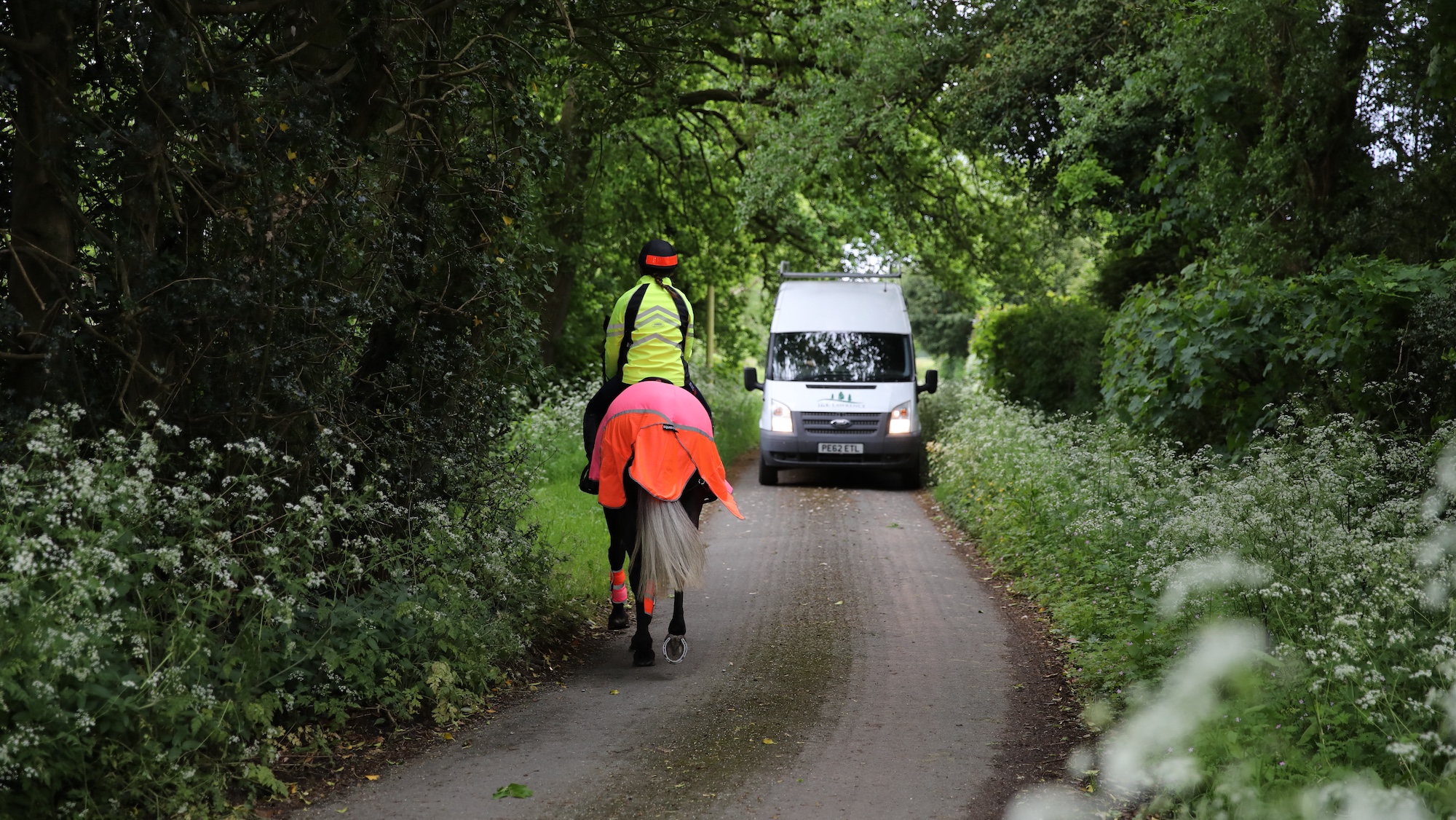 HAH00.lb_stockspring22.HIGH_VIZ_RIDING20220517_6093.jpg