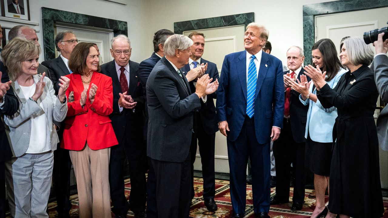 Senate Republicans clap for Donald Trump