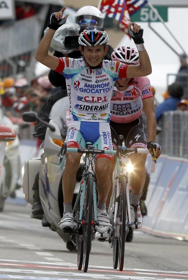 Jose Rujano (Androni) raises his arms in victory