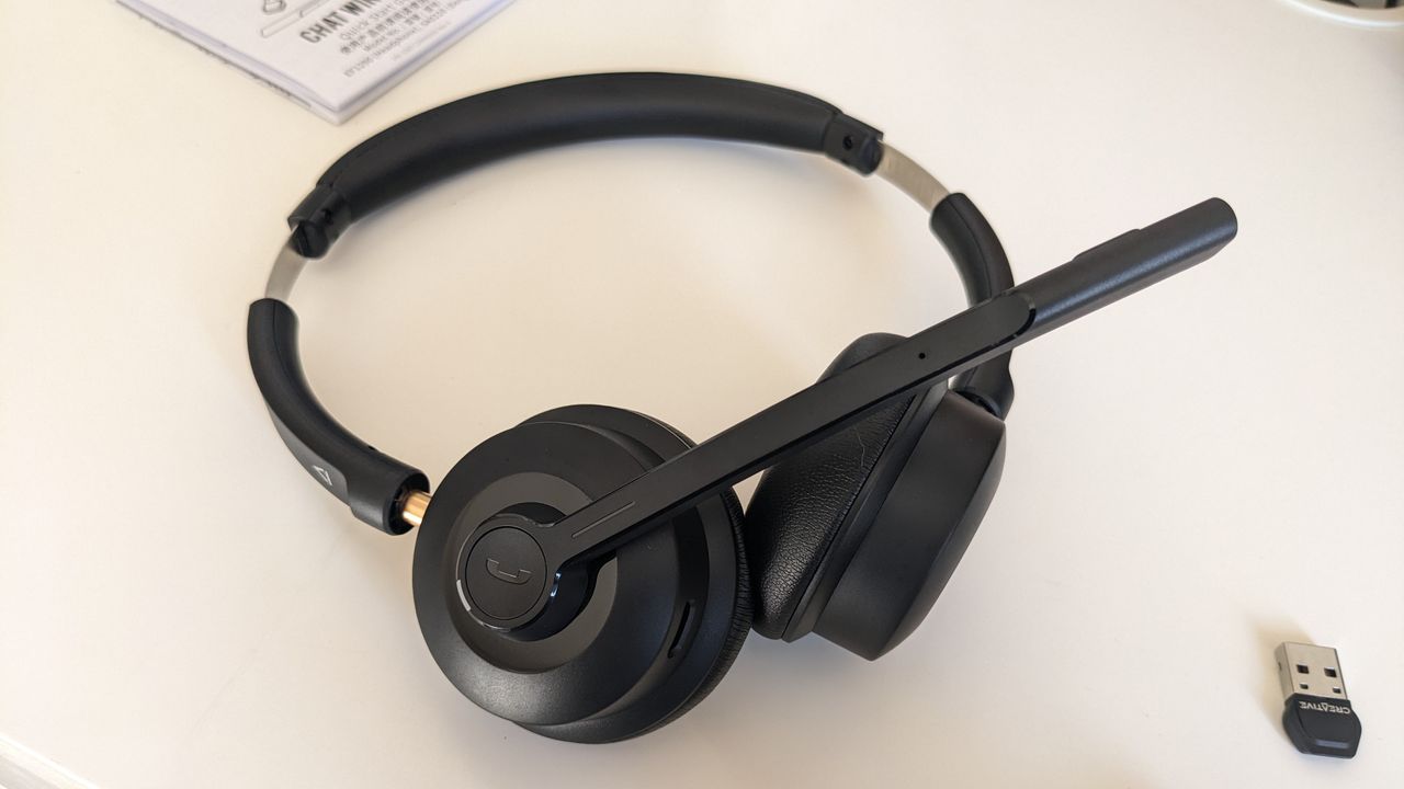 I tested the Creative Chat Wireless business headset - and I love the comfort, cost, and call quality